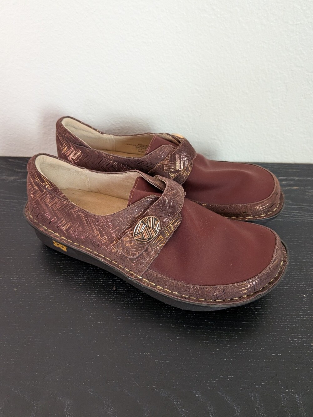 Alegria Dream Fit Dena Womens Size 40 Brown & Gold Slip On Shoe Clogs Adjustable